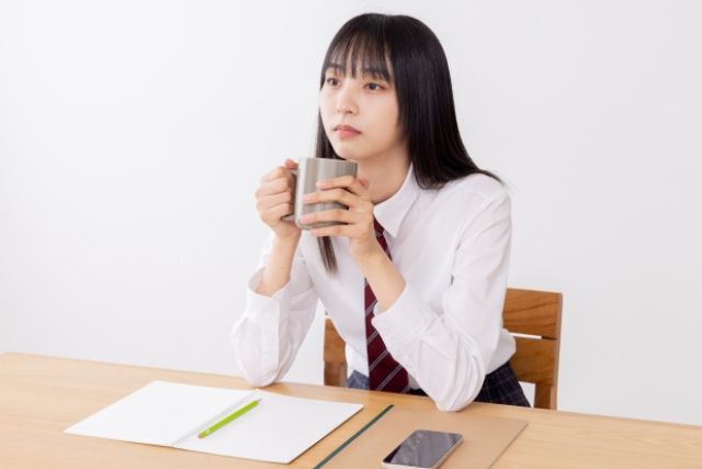 勉強中に眠くなる理由は？有効な対策と正しい眠気覚ましをご紹介