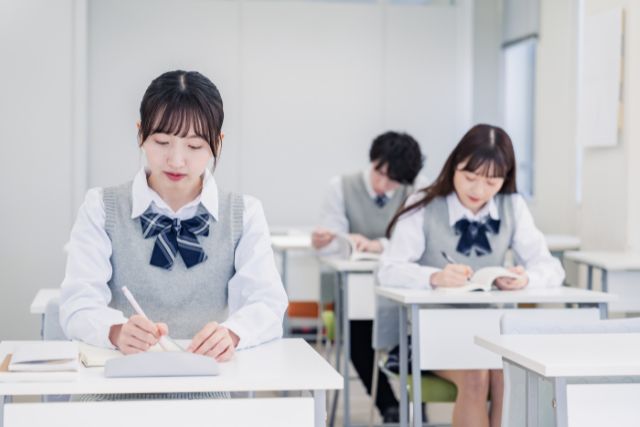 授業を受ける学生