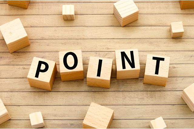 POINTと書かれた木のブロック